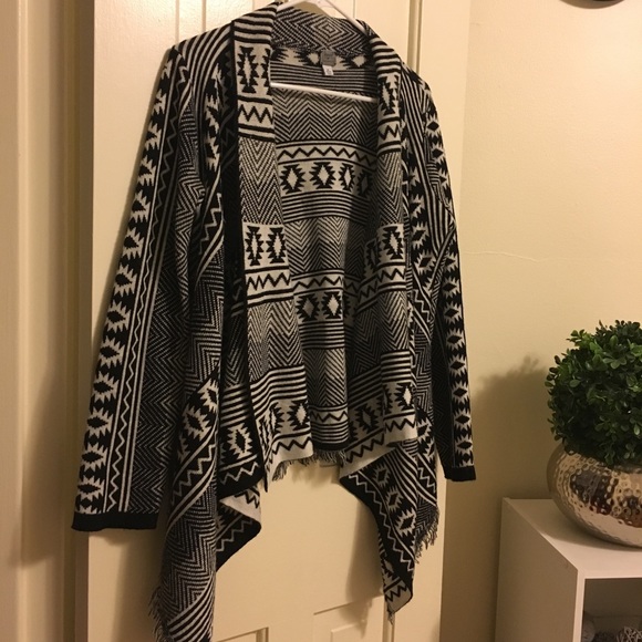 Sweater 🍂🍁 - Picture 2 of 9